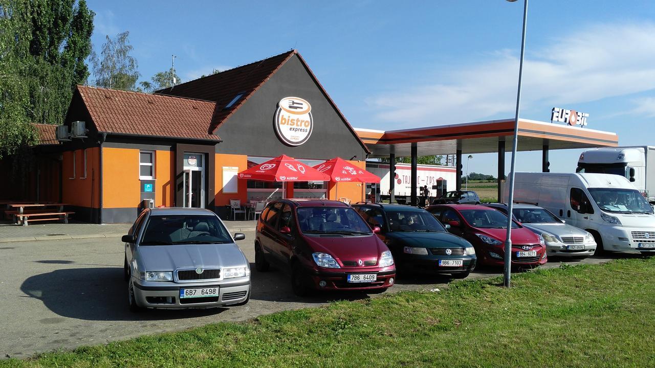 Bed and Breakfast Bed & Parking Eurobit Hrusky  Екстер'єр фото