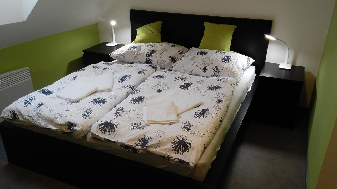 Bed and Breakfast Bed & Parking Eurobit Hrusky  Екстер'єр фото